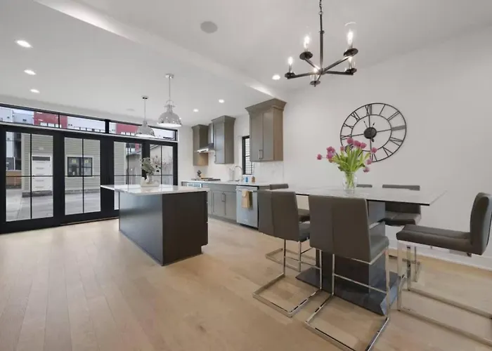 Jungle House Luxury Homes - Downtown Short North - Near Convention Center & Nationwide Arena - Sleeps Up To 15 - Free Parking - Over 5,800 Five Stars Сasa de vacaciones *