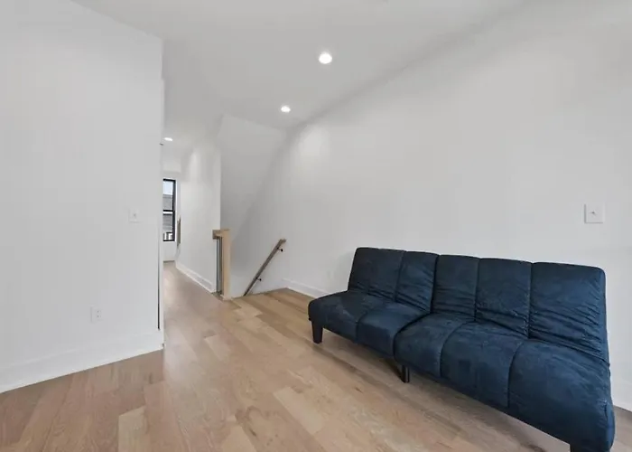 Jungle House Luxury Homes - Downtown Short North - Near Convention Center & Nationwide Arena - Sleeps Up To 15 - Free Parking - Over 5,800 Five Stars *