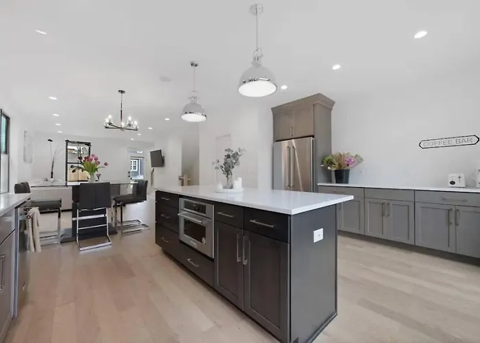 Jungle House Luxury Homes - Downtown Short North - Near Convention Center & Nationwide Arena - Sleeps Up To 15 - Free Parking - Over 5,800 Five Stars Сasa de vacaciones *