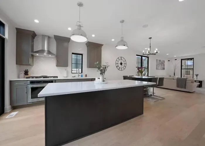Jungle House Luxury Homes - Downtown Short North - Near Convention Center & Nationwide Arena - Sleeps Up To 15 - Free Parking - Over 5,800 Five Stars Сasa de vacaciones Columbus