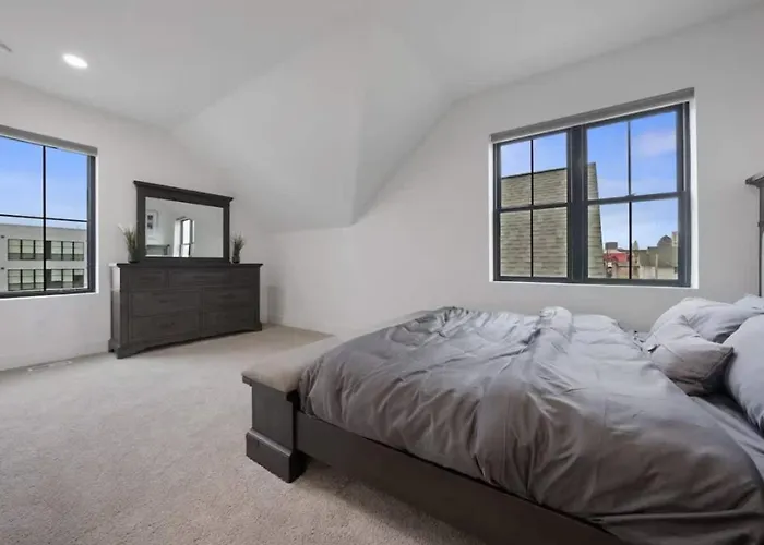 Сasa de vacaciones Jungle House Luxury Homes - Downtown Short North - Near Convention Center & Nationwide Arena - Sleeps Up To 15 - Free Parking - Over 5,800 Five Stars Columbus