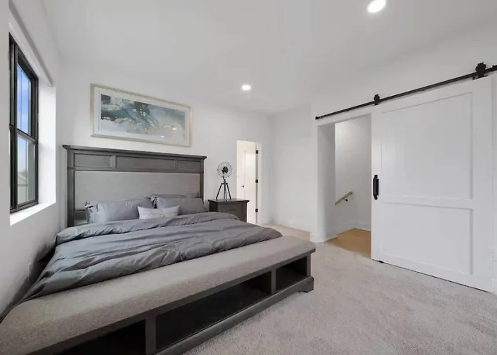 Jungle House Luxury Homes - Downtown Short North - Near Convention Center & Nationwide Arena - Sleeps Up To 15 - Free Parking - Over 5,800 Five Stars Сasa de vacaciones *