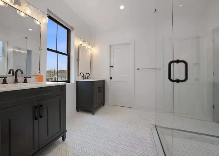Сasa de vacaciones Jungle House Luxury Homes - Downtown Short North - Near Convention Center & Nationwide Arena - Sleeps Up To 15 - Free Parking - Over 5,800 Five Stars *