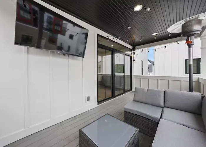Jungle House Luxury Homes - Downtown Short North - Near Convention Center & Nationwide Arena - Sleeps Up To 15 - Free Parking - Over 5,800 Five Stars Сasa de vacaciones