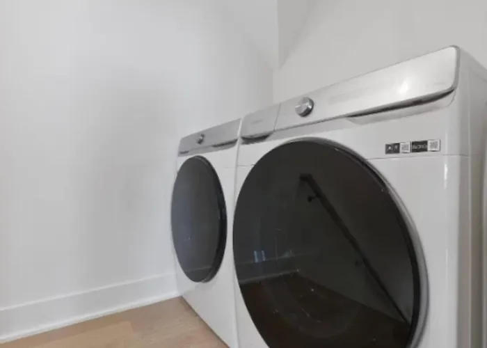 Сasa de vacaciones Jungle House Luxury Homes - Downtown Short North - Near Convention Center & Nationwide Arena - Sleeps Up To 15 - Free Parking - Over 5,800 Five Stars *